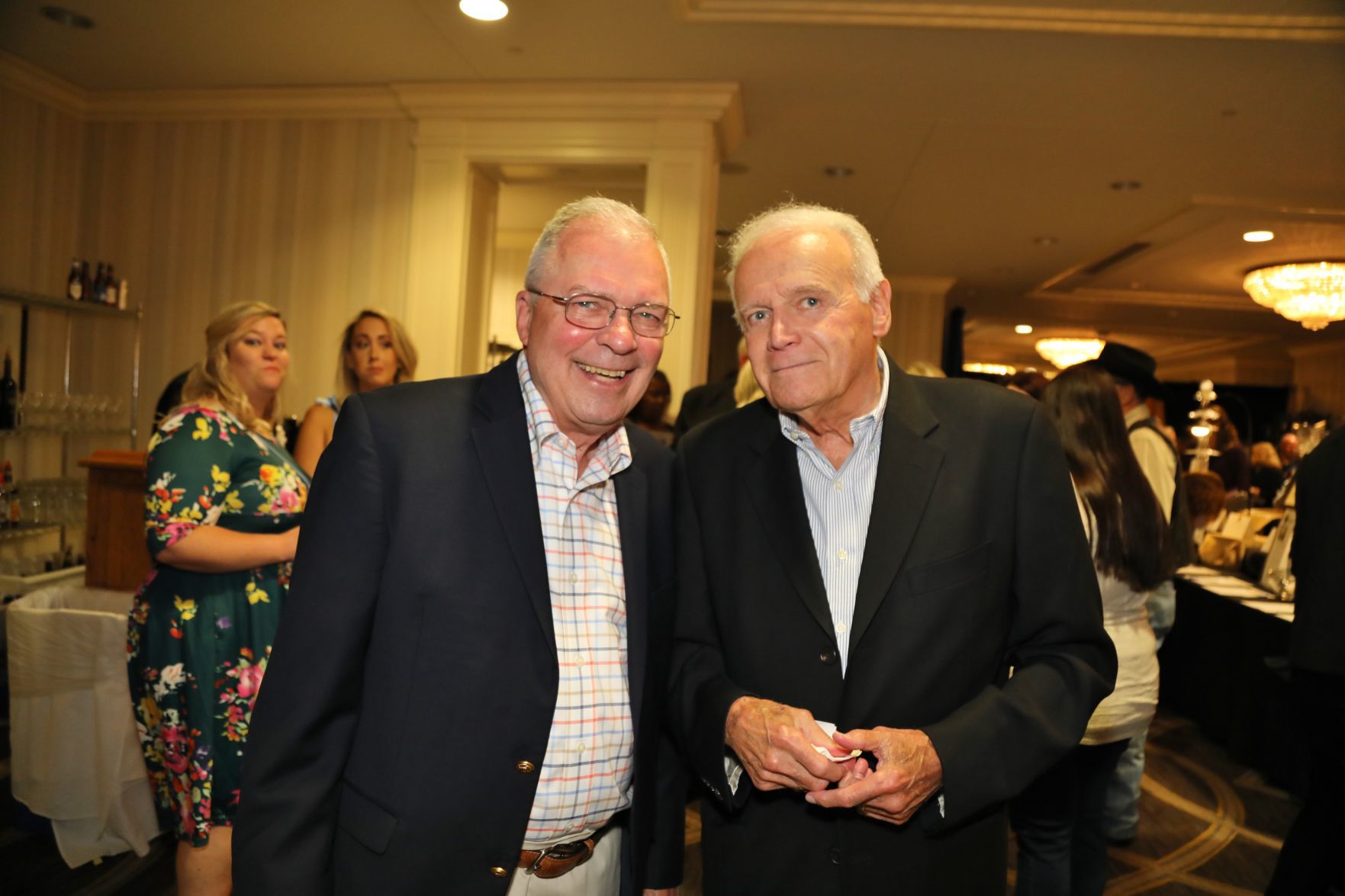 Tom Vickrey, Gene McNary